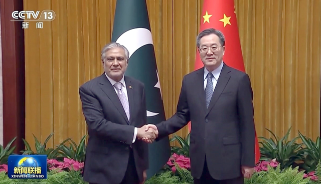 پاکستان، چین کے ساتھ تعلقات کی ترقی کو بہت اہمیت دیتا ہے، اسحا ق ڈار